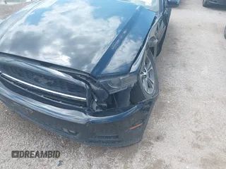 2014 Ford Mustang V6 с VIN 1ZVBP8EM5E5243910, выставлен на аукционе IAAI как лот 42648737 с пробегом 251 987 миль миль и . История ставок и продаж доступна на DreamBid. Изображение 6.