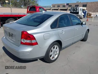 2007 Volvo S40 2.4L with VIN YV1MS390372260353, listed as a IAAI auction lot 41973668 with 161,420 mi miles. Bid and sale history available at carsss.com. Image 4.