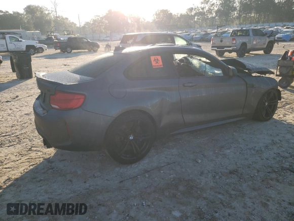2018 BMW M2 z VIN WBS1J5C50J7B70191, wystawiony jako Copart lot #86976284 z przebiegiem Nie podano mil oraz Szkoda całkowita • Salvage title. Historia ofert i sprzedaży dostępna na DreamBid. Obrazek 3.