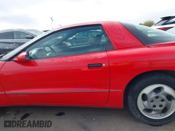 1995 Pontiac Firebird Firebird z VIN 2G2FS22S6S2206931, wystawiony jako IAAI lot #41732961 z przebiegiem 99 849 mil mil oraz . Historia ofert i sprzedaży dostępna na DreamBid. Obrazek 15.