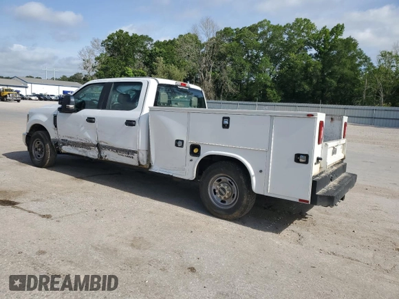 2019 Ford F-250 XL with VIN 1FD7W2A67KEF85513, listed as a Copart auction lot 59395015 with 117,821 mi miles and Salvage title. Bid and sale history available at DreamBid. Image 2.