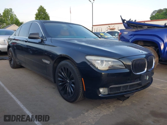 2011 BMW 7 Series 740i z VIN WBAKA4C5XBC612953, wystawiony jako IAAI lot #42144964 z przebiegiem 158 898 mil mil oraz . Historia ofert i sprzedaży dostępna na DreamBid. Obrazek 1.