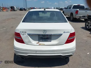 2012 Mercedes-Benz C 300 Sport z VIN WDDGF8BB9CR195595, wystawiony jako IAAI lot #42733339 z przebiegiem 221 125 mil mil oraz . Historia ofert i sprzedaży dostępna na DreamBid. Obrazek 16.