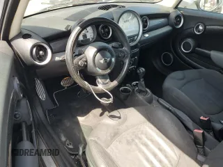 2011 MINI Hardtop S z VIN WMWSV3C50BTY11900, wystawiony jako Copart lot #58225085 z przebiegiem 145 168 mil mil oraz Tytuł czysty. Historia ofert i sprzedaży dostępna na DreamBid. Obrazek 8.