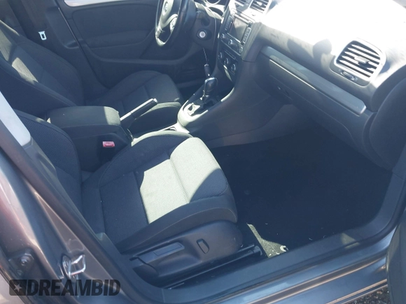 2013 Volkswagen Golf TDI z VIN WVWDM7AJ0DW137139, wystawiony jako IAAI lot #41390911 z przebiegiem 88 693 mil mil oraz . Historia ofert i sprzedaży dostępna na DreamBid. Obrazek 5.