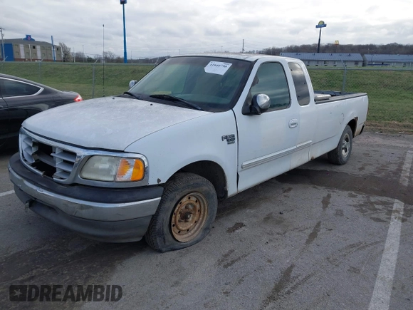 2000 Ford F-150 XL with VIN 1FTRX17W2YNA88695, listed as a IAAI auction lot 41840790 with 1 mi miles. Bid and sale history available at carsss.com. Image 2.
