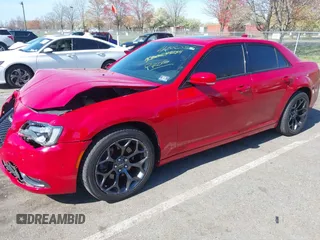 2016 Chrysler 300 S z VIN 2C3CCAGGXGH117091, wystawiony jako IAAI lot #42060505 z przebiegiem 81 938 mil mil oraz . Historia ofert i sprzedaży dostępna na DreamBid. Obrazek 2.