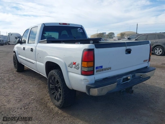 2004 GMC Sierra 2500 Crew Cab SLE with VIN 1GTGK23U84F132767, listed as a IAAI auction lot 41764399 with 214,532 mi miles. Bid and sale history available at carsss.com. Image 3.