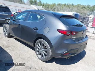 2021 Mazda 3 Select z VIN JM1BPAKL0M1321246, wystawiony jako IAAI lot #42031709 z przebiegiem 87 700 mil mil oraz . Historia ofert i sprzedaży dostępna na DreamBid. Obrazek 3.