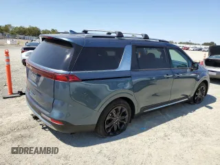 2024 Kia Carnival SX with VIN KNDNE5H32R6402454, listed as a Copart auction lot 70061644 with 7,956 mi miles and Salvage Title. Bid and sale history available at carsss.com. Image 3.