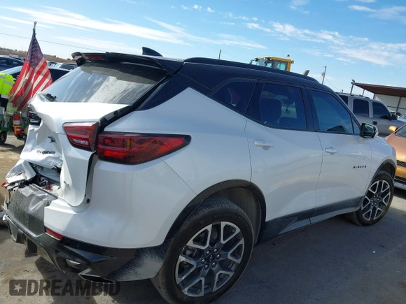 2024 Chevrolet Blazer RS z VIN 3GNKBERS7RS248053, wystawiony jako IAAI lot #41335899 z przebiegiem 19 929 mil mil oraz . Historia ofert i sprzedaży dostępna na DreamBid. Obrazek 13.