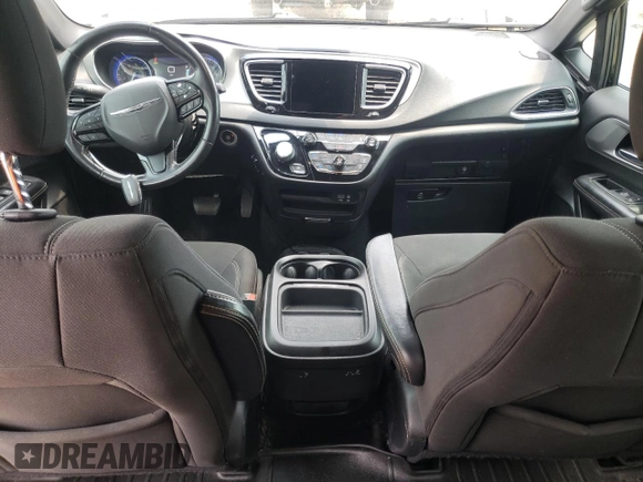 2019 Chrysler Pacifica Touring Plus with VIN 2C4RC1FG5KR603902, listed as a Copart auction lot 58475535 with 136,017 mi miles and Salvage title. Bid and sale history available at DreamBid. Image 8.