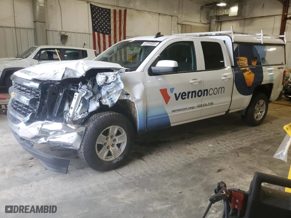 2018 Chevrolet Silverado 1500 LT with VIN 1GCVKREC9JZ286077, listed as a Copart auction lot 52289535 with 135,183 mi miles and Non Repairable. Bid and sale history available at carsss.com. Image 1.
