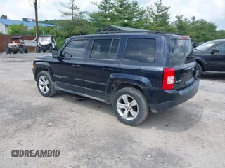 2011 Jeep Patriot Latitude z VIN 1J4NF1GB2BD149145, wystawiony jako IAAI lot #42467760 z przebiegiem 91 935 mil mil oraz . Historia ofert i sprzedaży dostępna na DreamBid. Obrazek 3.