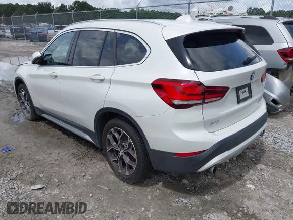 2021 BMW X1 xDrive28i z VIN WBXJG9C09M5T94206, wystawiony jako IAAI lot #42498235 z przebiegiem 62 079 mil mil oraz . Historia ofert i sprzedaży dostępna na DreamBid. Obrazek 3.