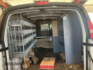 2012 Chevrolet Express Cargo z VIN 1GCSGAFX6C1142768, wystawiony jako IAAI lot #42529979 z przebiegiem 250 449 mil mil oraz . Historia ofert i sprzedaży dostępna na DreamBid. Obrazek 12.