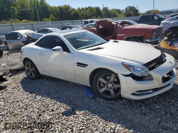 2015 Mercedes-Benz SLK-Class SLK 250 with VIN WDDPK4HA3FF100148, listed as a Copart auction lot 72403834 with 63,887 mi miles and Salvage Title. Bid and sale history available at carsss.com. Image 4.