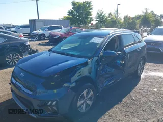 2020 Kia Niro LXS with VIN KNDCB3LC3L5440171, listed as a IAAI auction lot 40276060 with 144,123 mi miles. Bid and sale history available at carsss.com. Image 2.