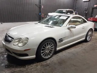2004 Mercedes-Benz SL 500 z VIN WDBSK75F74F072792, wystawiony jako IAAI lot #42415790 z przebiegiem 66 100 mil mil oraz . Historia ofert i sprzedaży dostępna na DreamBid. Obrazek 2.