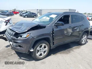 2023 Jeep Compass Latitude z VIN 3C4NJDBN7PT533642, wystawiony jako IAAI lot #42473847 z przebiegiem 34 589 mil mil oraz . Historia ofert i sprzedaży dostępna na DreamBid. Obrazek 16.