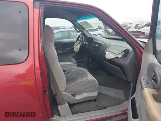 2000 Ford F-150 Work Series with VIN 1FTRX07W2YKA56826, listed as a IAAI auction lot 41527865 with 1 mi miles. Bid and sale history available at carsss.com. Image 5.