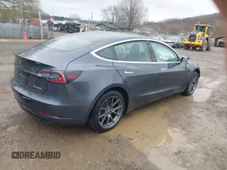 2020 Tesla Model 3 Performance z VIN 5YJ3E1EC9LF601713, wystawiony jako IAAI lot #41888617 z przebiegiem 70 517 mil mil oraz . Historia ofert i sprzedaży dostępna na DreamBid. Obrazek 4.