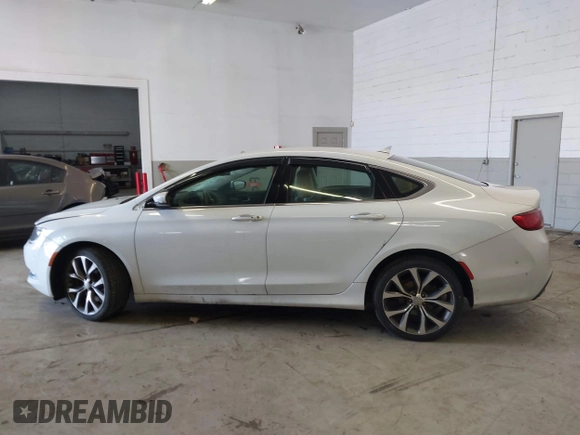 2015 Chrysler 200 C z VIN 1C3CCCEG9FN573670, wystawiony jako IAAI lot #41918086 z przebiegiem 260 656 mil mil oraz . Historia ofert i sprzedaży dostępna na DreamBid. Obrazek 15.