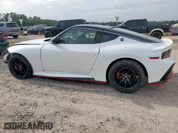 2024 Nissan Z Nismo с VIN JN1BZ4CH9RM360562, выставлен на аукционе Copart как лот 59863775 с пробегом 8 868 миль миль и Списание • Salvage title. История ставок и продаж доступна на DreamBid. Изображение 2.