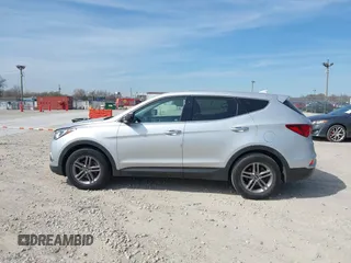 2017 Hyundai Santa Fe 2.4L z VIN 5XYZTDLB8HG465425, wystawiony jako IAAI lot #42041881 z przebiegiem 103 161 mil mil oraz . Historia ofert i sprzedaży dostępna na DreamBid. Obrazek 14.