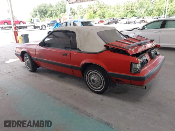 1986 Ford Mustang z VIN 1FABP2738GF131495, wystawiony jako IAAI lot #42437401 z przebiegiem 6 322 mil mil oraz . Historia ofert i sprzedaży dostępna na DreamBid. Obrazek 3.