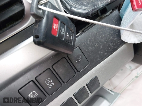 2018 Toyota Highlander SE z VIN 5TDJZRFH0JS529197, wystawiony jako IAAI lot #40233988 z przebiegiem Nie podano mil oraz . Historia ofert i sprzedaży dostępna na DreamBid. Obrazek 11.