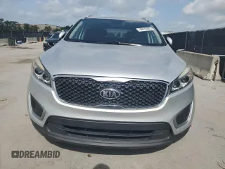 2017 Kia Sorento LX z VIN 5XYPG4A38HG257486, wystawiony jako Copart lot #60033685 z przebiegiem 85 605 mil mil oraz Czysty tytuł • Clean title. Historia ofert i sprzedaży dostępna na DreamBid. Obrazek 5.