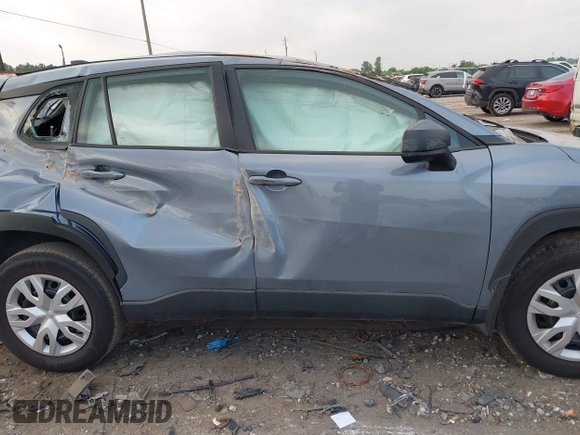 2025 Toyota Corolla Cross L с VIN 7MUAAAAG0SV123032, выставлен на аукционе IAAI как лот 42292755 с пробегом Не указан миль и . История ставок и продаж доступна на DreamBid. Изображение 12.
