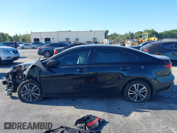 2022 Kia Forte LXS z VIN 3KPF24AD2NE439180, wystawiony jako IAAI lot #41830086 z przebiegiem 39 128 mil mil oraz . Historia ofert i sprzedaży dostępna na DreamBid. Obrazek 14.