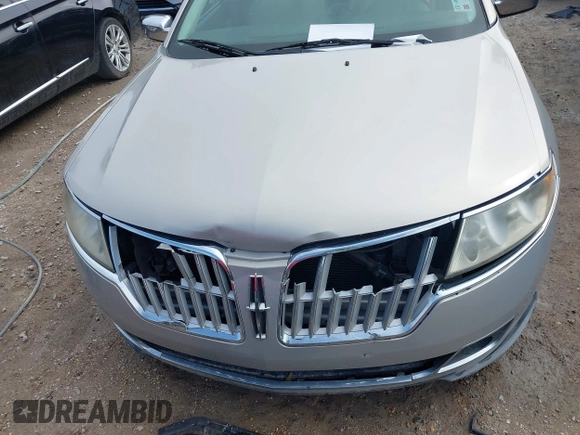 2010 Lincoln MKZ z VIN 3LNHL2GC5AR605750, wystawiony jako IAAI lot #41542836 z przebiegiem 146 347 mil mil oraz . Historia ofert i sprzedaży dostępna na DreamBid. Obrazek 12.