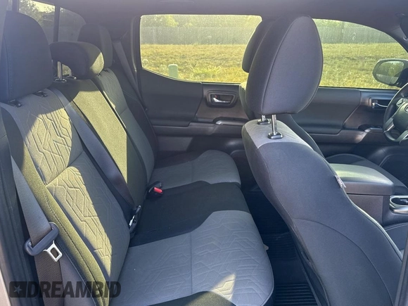 2023 Toyota Tacoma SR z VIN 3TMCZ5AN4PM566647, wystawiony jako Copart lot #60572355 z przebiegiem 43 666 mil mil oraz Czysty tytuł • Clean title. Historia ofert i sprzedaży dostępna na DreamBid. Obrazek 6.