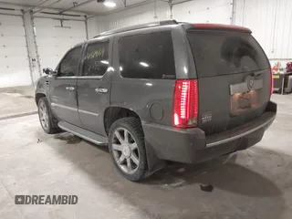 2010 Cadillac Escalade Luxury z VIN 1GYUKBEF8AR271903, wystawiony jako IAAI lot #41389169 z przebiegiem 161 364 mil mil oraz . Historia ofert i sprzedaży dostępna na DreamBid. Obrazek 3.