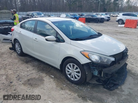 2015 Kia Forte LX with VIN KNAFK4A68F5364092, listed as a IAAI auction lot 41812358 with 100,682 mi miles. Bid and sale history available at carsss.com. Image 1.