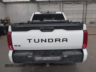 2022 Toyota Tundra SR5 с VIN 5TFLA5DBXNX029202, выставлен на аукционе IAAI как лот 42152386 с пробегом 61 454 миль миль и . История ставок и продаж доступна на DreamBid. Изображение 16.