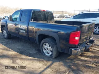2008 Chevrolet Silverado 1500 1LT with VIN 2GCEC19J081208622, listed as a IAAI auction lot 41684612 with 253,258 mi miles and . Bid and sale history available at DreamBid. Image 3.