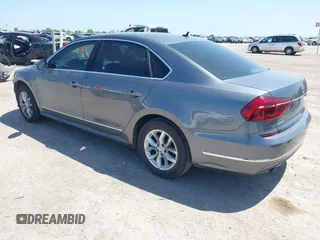 2017 Volkswagen Passat S z VIN 1VWAT7A37HC069014, wystawiony jako IAAI lot #41967310 z przebiegiem 109 266 mil mil oraz . Historia ofert i sprzedaży dostępna na DreamBid. Obrazek 3.