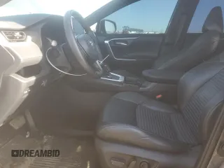 2021 Toyota RAV4 Hybrid XSE z VIN 4T3E6RFV9MU041188, wystawiony jako Copart lot #52697145 z przebiegiem 95 115 mil mil oraz Szkoda całkowita • Salvage title. Historia ofert i sprzedaży dostępna na DreamBid. Obrazek 7.