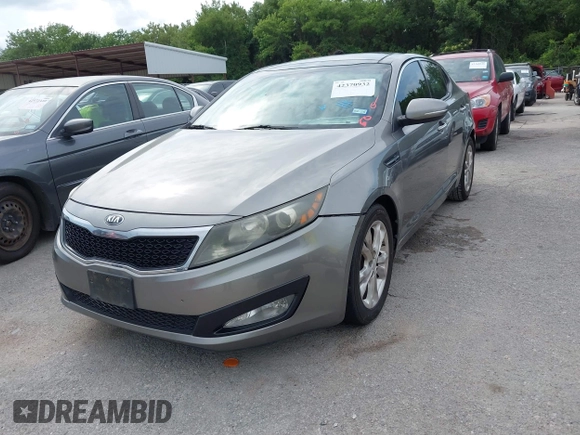 2013 Kia Optima EX z VIN 5XXGN4A73DG127493, wystawiony jako IAAI lot #42370932 z przebiegiem 173 412 mil mil oraz . Historia ofert i sprzedaży dostępna na DreamBid. Obrazek 2.