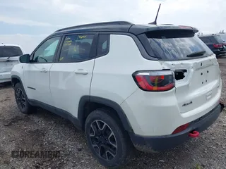 2019 Jeep Compass Trailhawk z VIN 3C4NJDDB3KT760631, wystawiony jako IAAI lot #42681139 z przebiegiem 71 128 mil mil oraz . Historia ofert i sprzedaży dostępna na DreamBid. Obrazek 3.