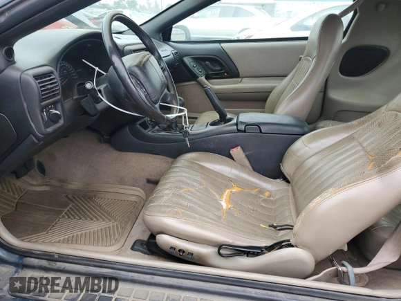 2000 Chevrolet Camaro Z28 z VIN 2G1FP22G3Y2113181, wystawiony jako Copart lot #53142765 z przebiegiem 191 379 mil mil oraz Czysty tytuł • Clean title. Historia ofert i sprzedaży dostępna na DreamBid. Obrazek 7.