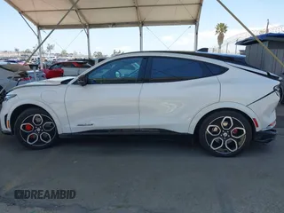 2023 Ford Mustang Mach-E GT z VIN 3FMTK4SEXPMA16880, wystawiony jako IAAI lot #42259039 z przebiegiem 27 524 mil mil oraz . Historia ofert i sprzedaży dostępna na DreamBid. Obrazek 14.