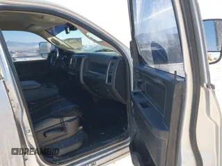 2017 Ram 2500 Tradesman with VIN 3C6UR5CLXHG767606, listed as a IAAI auction lot 41403683 with 175,441 mi miles and . Bid and sale history available at DreamBid. Image 5.