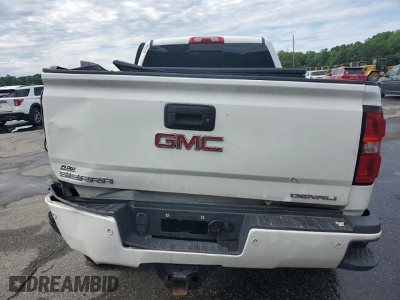 2017 GMC Sierra 2500HD Denali z VIN 1GT12UEY0HF216704, wystawiony jako Copart lot #56409765 z przebiegiem 111 525 mil mil oraz Szkoda całkowita • Salvage title. Historia ofert i sprzedaży dostępna na DreamBid. Obrazek 6.