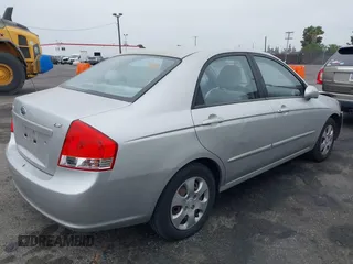 2009 Kia Spectra LX z VIN KNAFE222195620598, wystawiony jako IAAI lot #42458459 z przebiegiem 71 488 mil mil oraz . Historia ofert i sprzedaży dostępna na DreamBid. Obrazek 4.