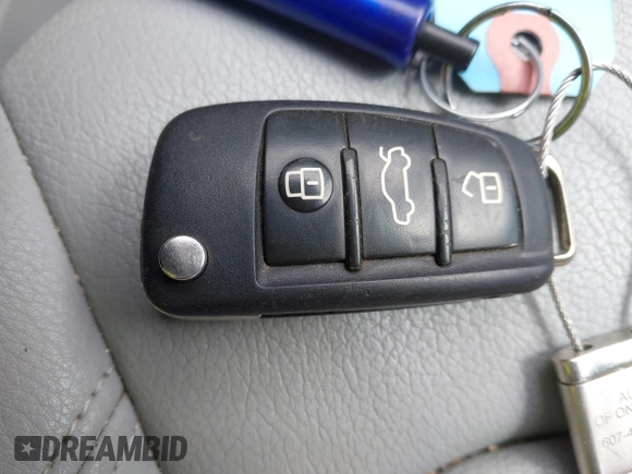2015 Audi A3 z VIN WAUEFHFF9F1030113, wystawiony jako IAAI lot #41953949 z przebiegiem 98 755 mil mil oraz . Historia ofert i sprzedaży dostępna na DreamBid. Obrazek 11.